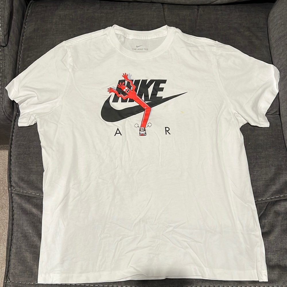 Men’s white Nike T-Shirt size XL.